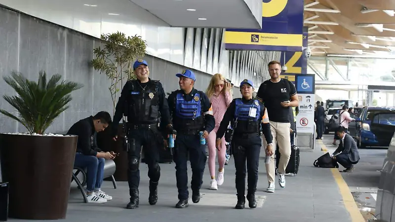 AICM se blinda con policías ante posibles manifestaciones de la CNTE